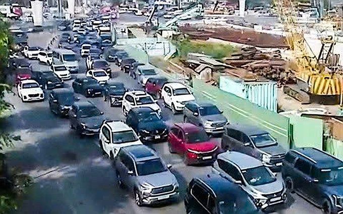 大年初二早上，从本市前往同奈省的安富交通枢纽发生车辆拥堵情况。