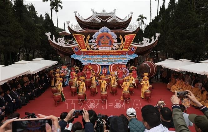 2025年香寺庙会开幕仪式。 chua-huong-2.jpeg