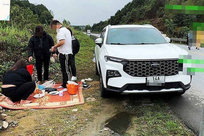 在高速公路铺席进餐被罚1300万元