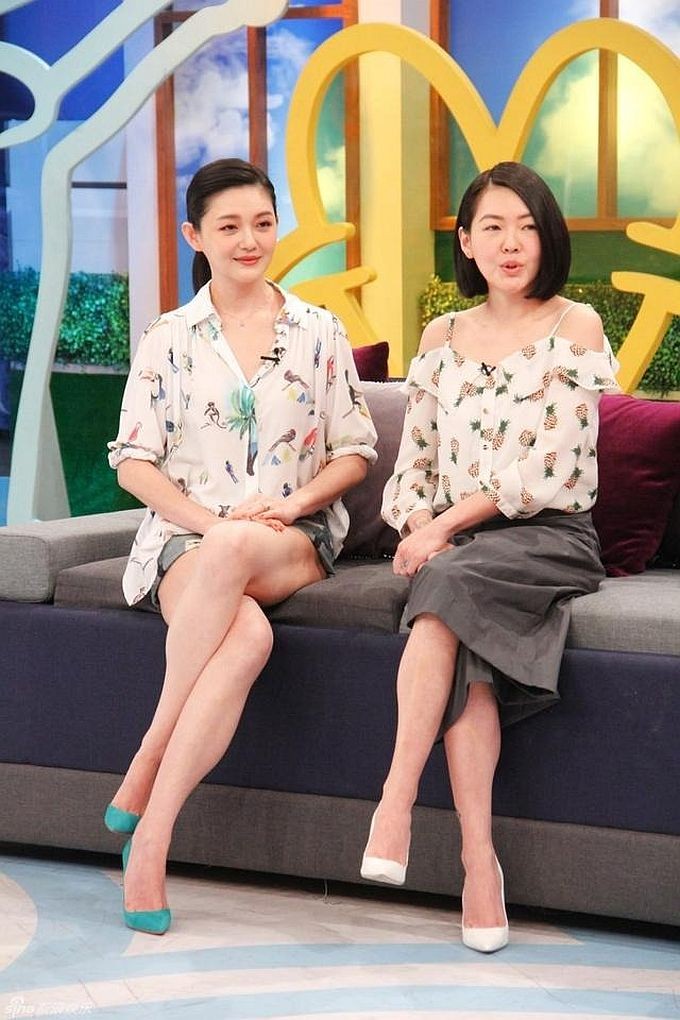 在《康熙来了》上与妹妹小S H10.jpg
