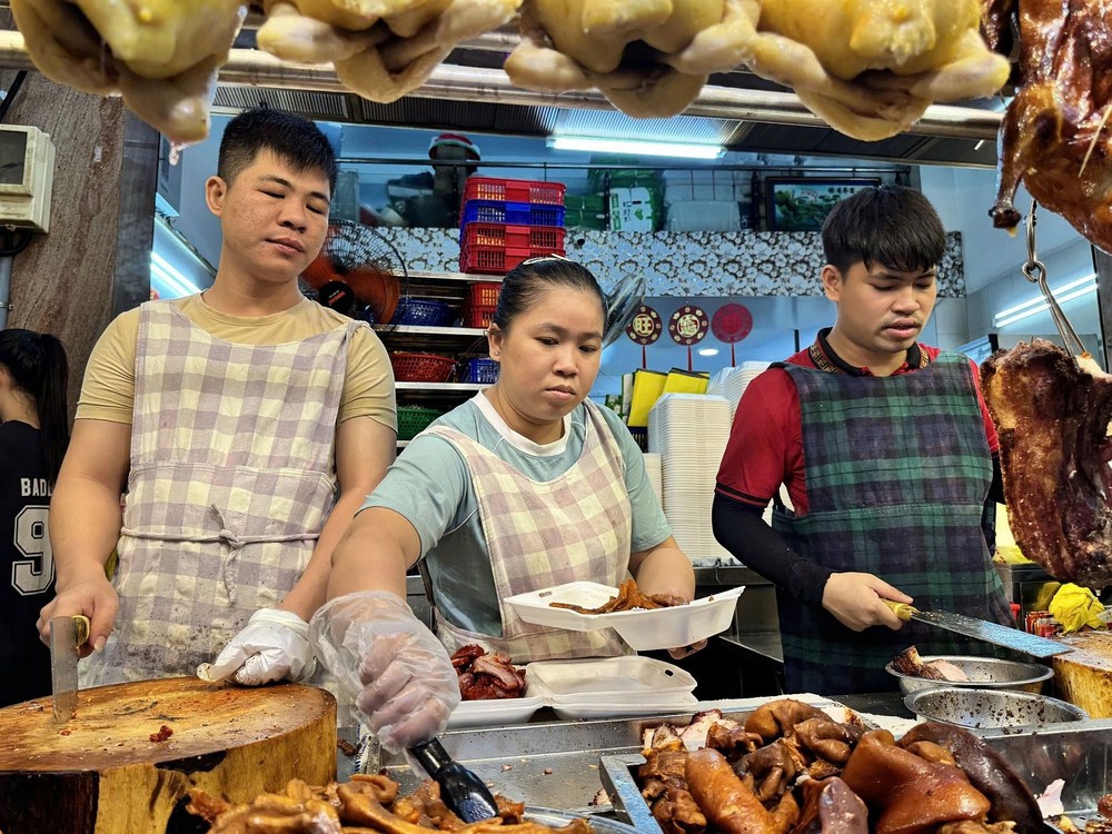 店内人员做不停。 quan3.jpg