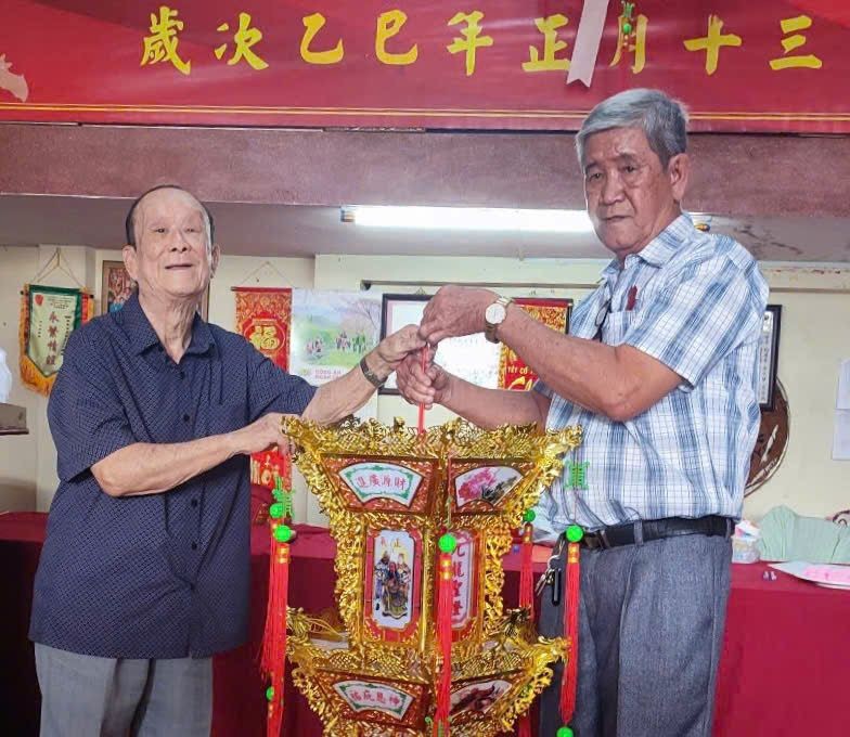 谭大仙圣庙以2368万元投得二号圣灯。 D3.jpg