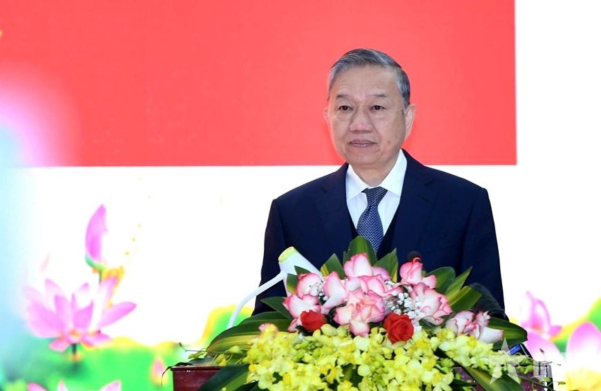 苏林总书记在会上致辞。(图:人民军队报)