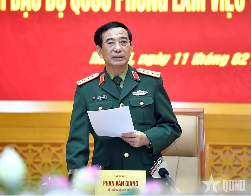 国防部长潘文江大将在会议上发言。(图:人民军队报)