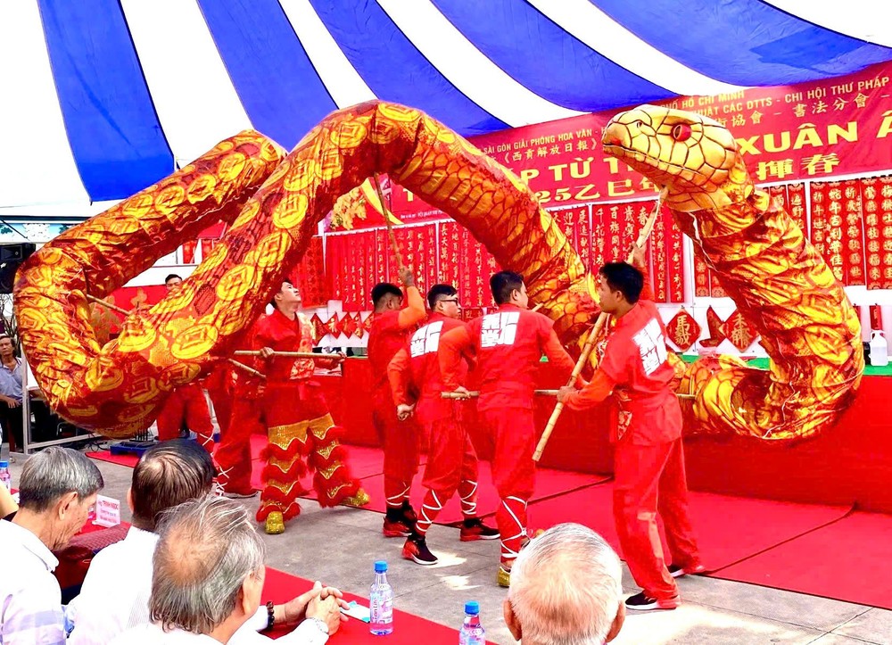 蛇舞春风生