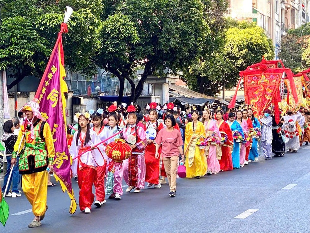 潮群古乐大锣鼓队参加游行活动。 D3.jpg