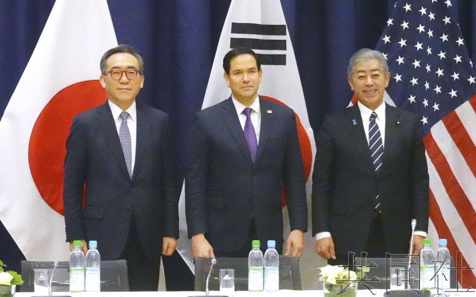 右起依次为日本外相岩屋毅、美国国务卿鲁比奥、韩国外长赵兑烈。（图：共同社）