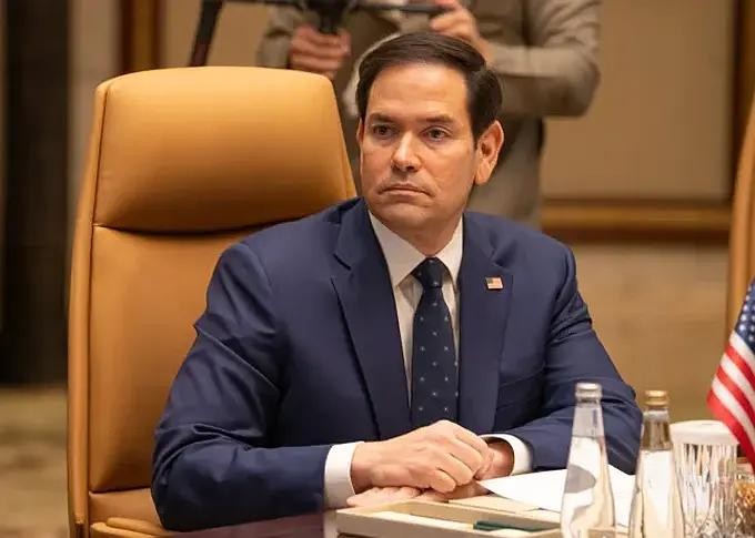 美国国务卿鲁比奥在沙特阿拉伯利雅得迪里耶宫参加会议。(图:互联网)