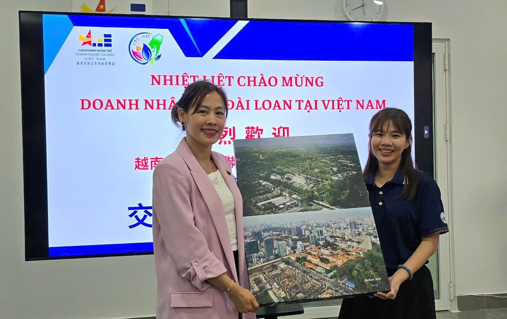 两单位青商合照。