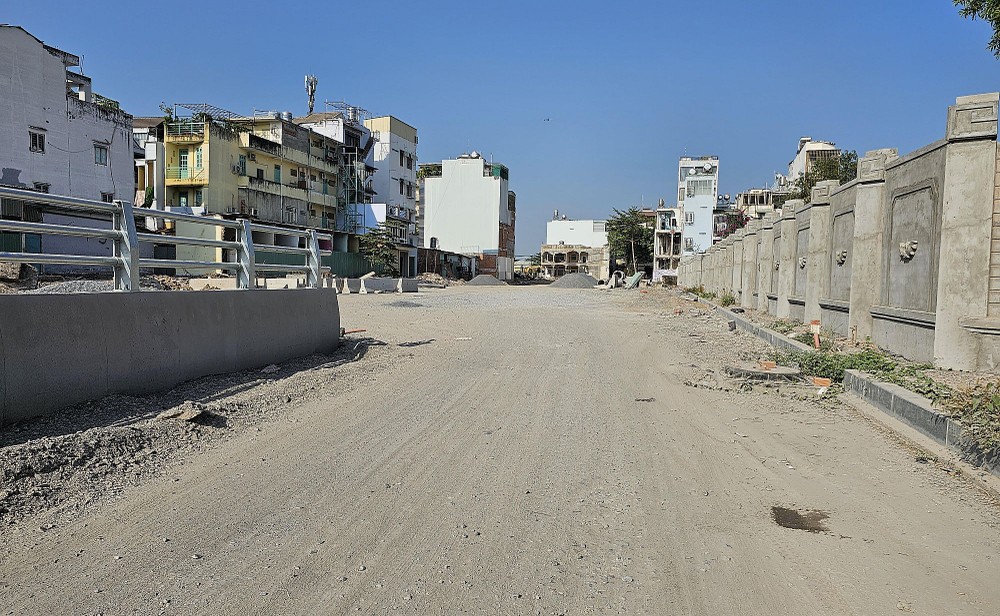 最后几家民户已向职能机关移交场地以施工。