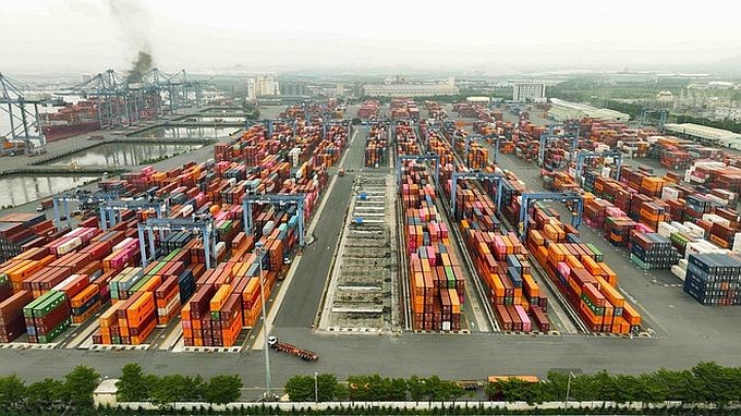 位于巴地-头顿省富美市新福坊新港-丐密国际港口已部分获绿化。