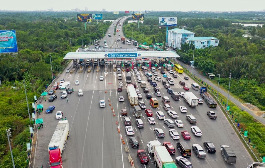 本市-隆城高速公路隆福收费站一隅。（图：琼陈）