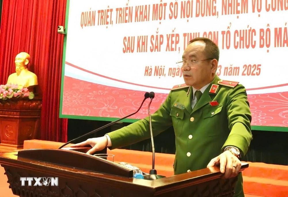 河内市公安厅负责调度副厅长阮青松少将在会议上发表讲话。（图：越通社）