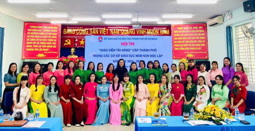 参赛的优秀教师比赛前合影。（图：秋心）