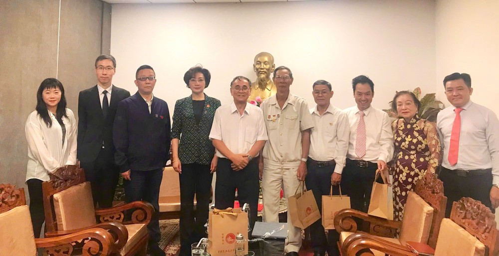 市越中友协代表与中国英促会代表团合照留念。