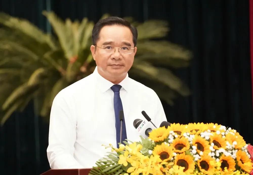 政府总理批准阮文得同志当选市人委会主席的结果。 图为市人委会主席阮文得。（图：顺文）