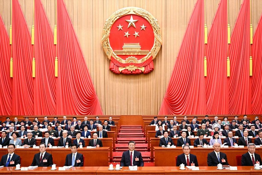 3月5日，第十四届全国人民代表大会第三次会议在北京人民大会堂开幕。党和国家领导人习近平、李强、王沪宁、蔡奇、丁薛祥、李希、韩正等出席大会。（图：新华社）