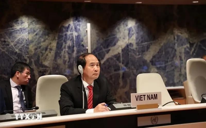 越南内务部副部长阮文回发表讲话。（图：越通社）