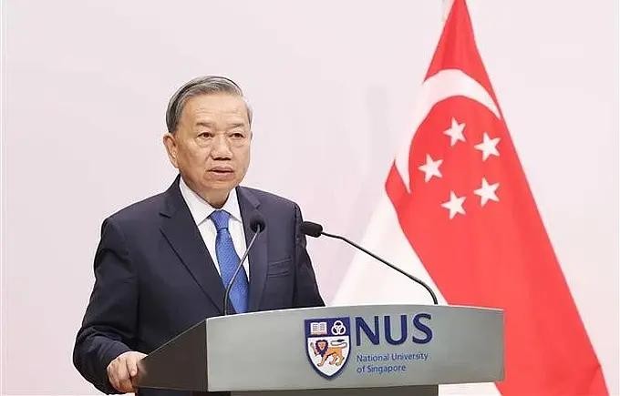 苏林总书记在新加坡李光耀公共政策学院发表政策演讲。（图：越通社）