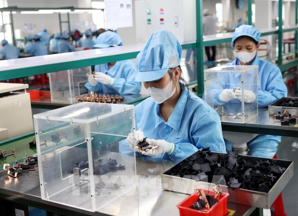 顺化市香茶市四夏工业区由中国全资的越南SANYOU电子设备公司,专生产出口电子零件。