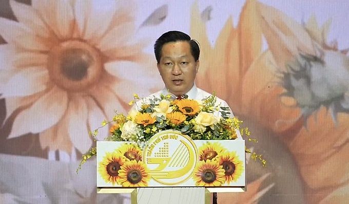 守德市人委会主席黄松在会议上发言。（图：进才）