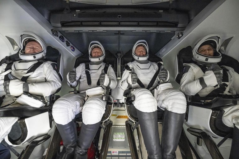 美滞留太空宇航员终返地球