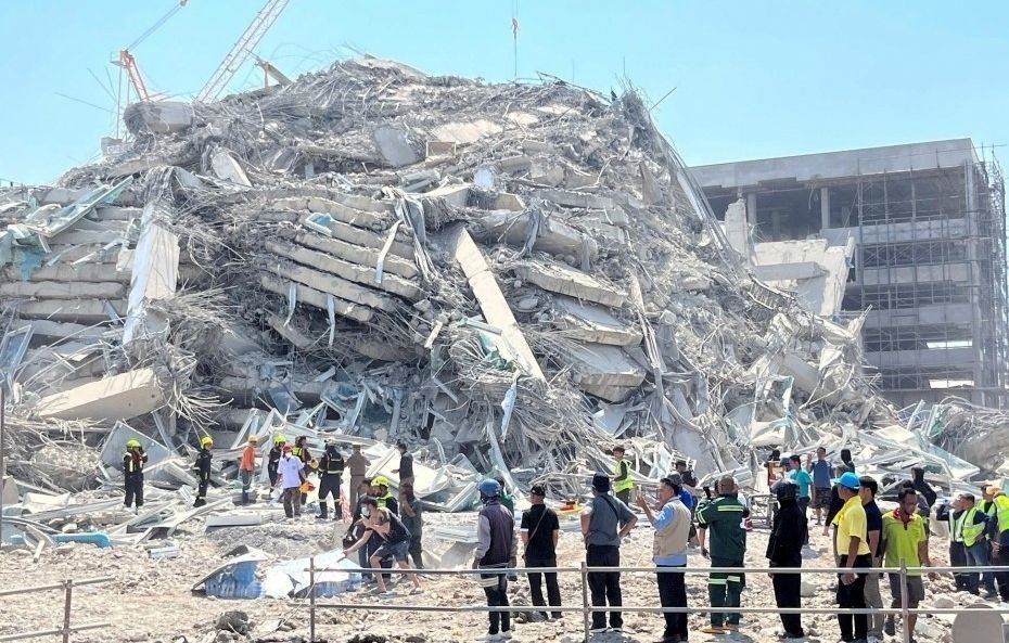 泰国曼谷一座在建中的大楼因地震倒塌。