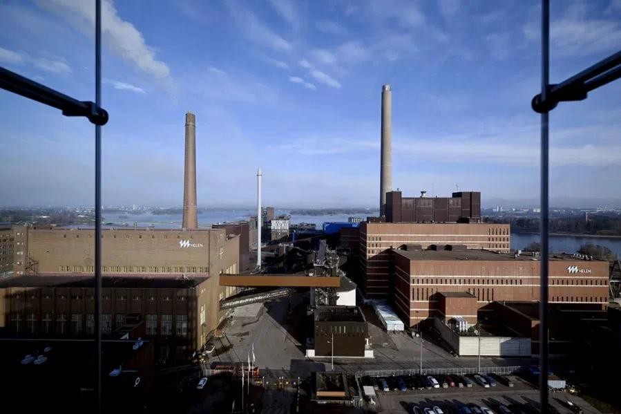 芬兰首都赫尔辛基的萨尔米萨里发电厂，是该国最后一座燃煤发电厂，已在4月1日正式关闭，烟囱不再冒出白烟。（图：AFP）