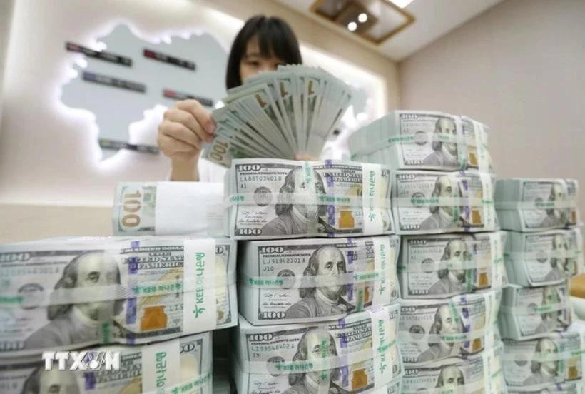 美国新关税决策后越南国内市场美元价格上涨。（图：越通社）