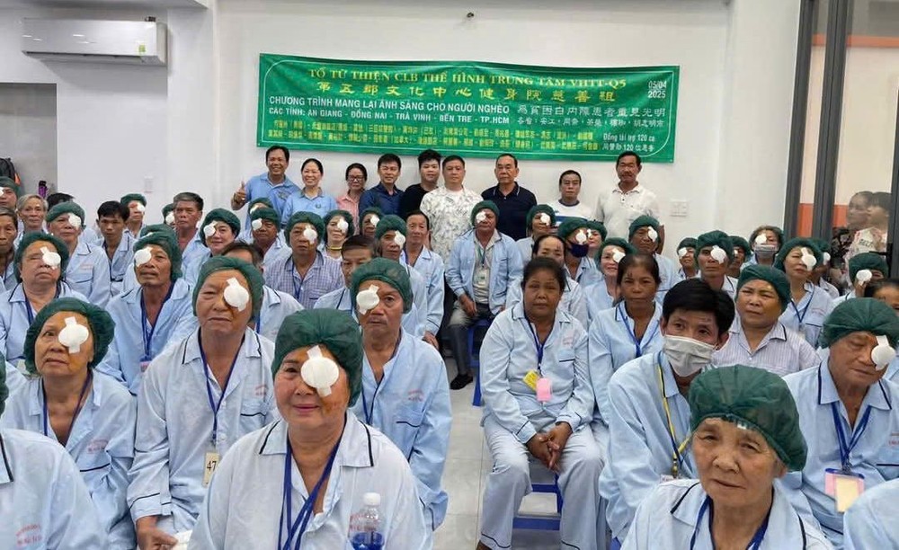 第五郡关爱白内障贫困病患者