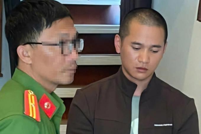 被抓获时的歹徒阮得宇（右）。（图：警方提供）