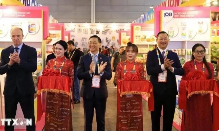 胡志明市企业展位。（图：越通社）