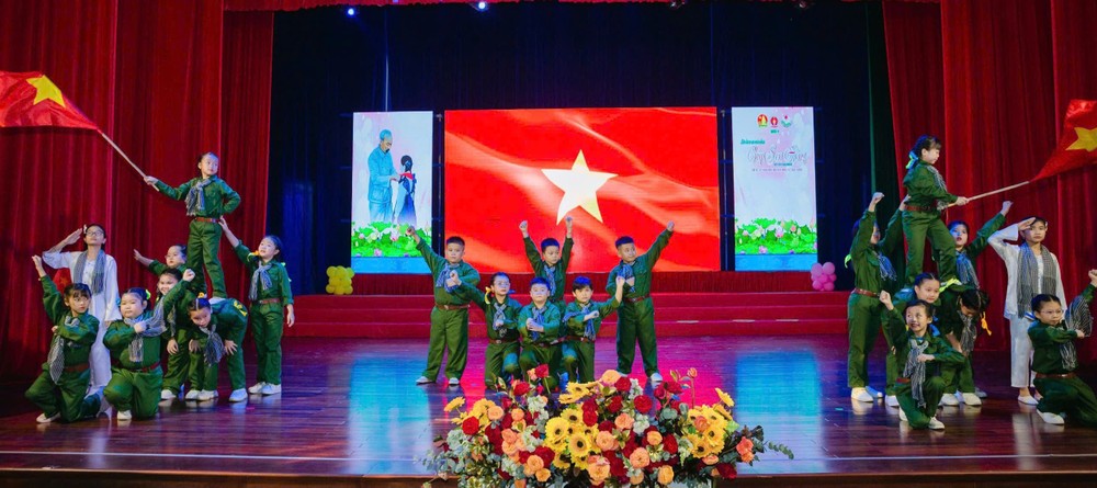 第十一郡庆祝南方解放 少儿歌舞联欢会