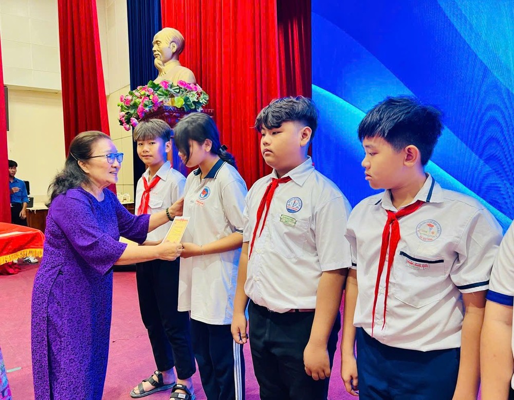 hoc bong vu a dinh.jpg