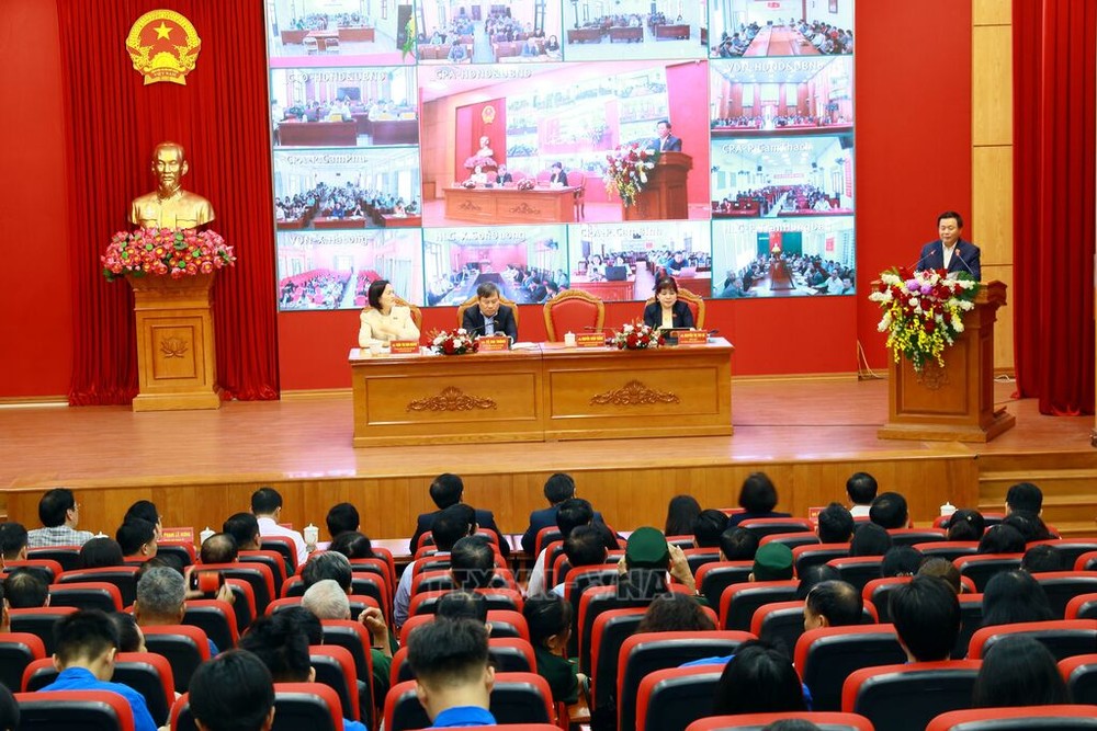 广宁省国会代表团在该省锦普市与选民接触活动现场一隅。（图：越通社）