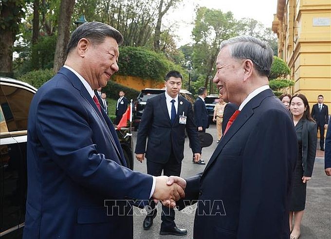 苏林总书记欢迎中共中央总书记、中国国家主席习近平。（图：越通社）