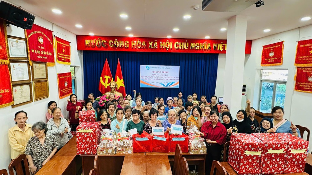 关爱少数民族妇女