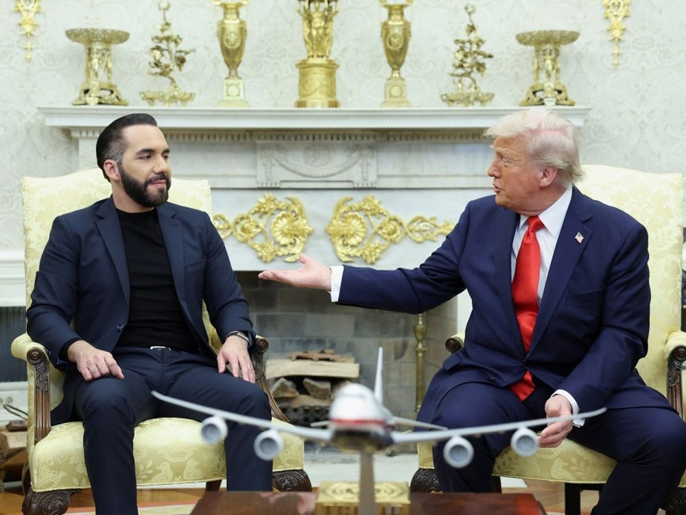 特朗普在白宫会见到访的萨尔瓦多总统布克尔。（图：路透社）