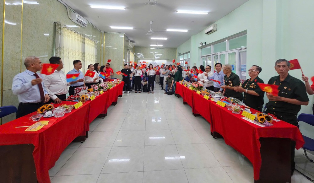 教育年轻人 弘扬爱国精神