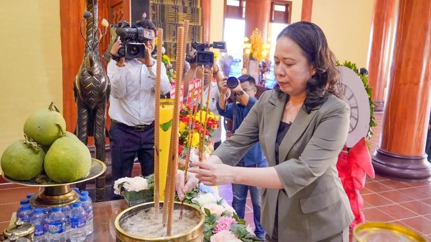 国家副主席视察坚江省