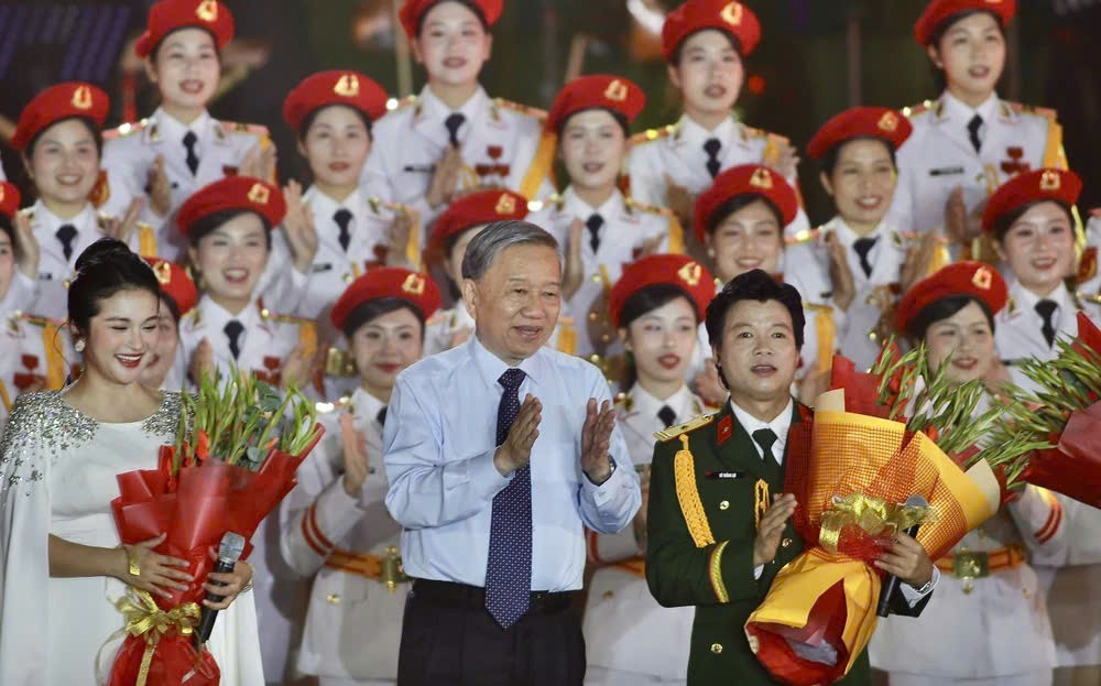 党中央总书记苏林出席。 50-nam (3).jpg