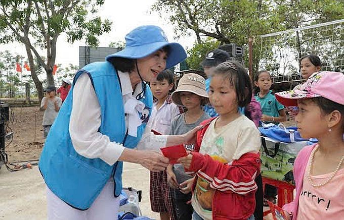 华人单位关爱达乐省贫困户