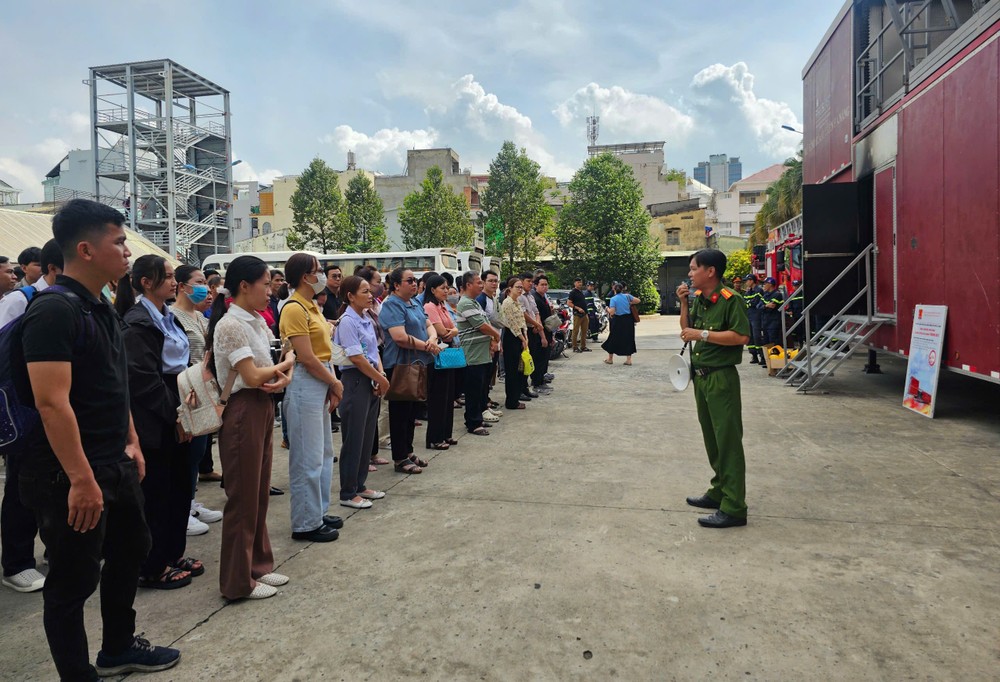 提高越华企业劳工消防与救援技能