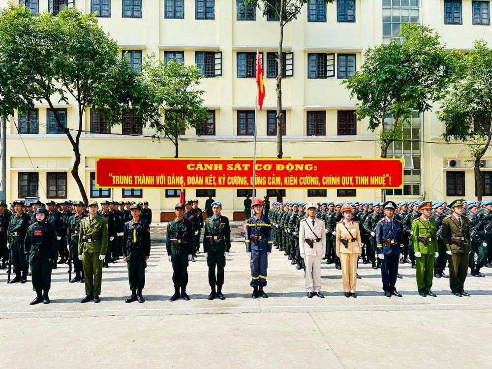 逾两千年轻战士参加阅兵演练