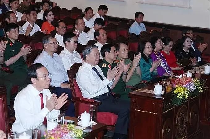 党中央总书记苏林出席“和平交响曲”交响合唱专场音乐会。（图：越通社）