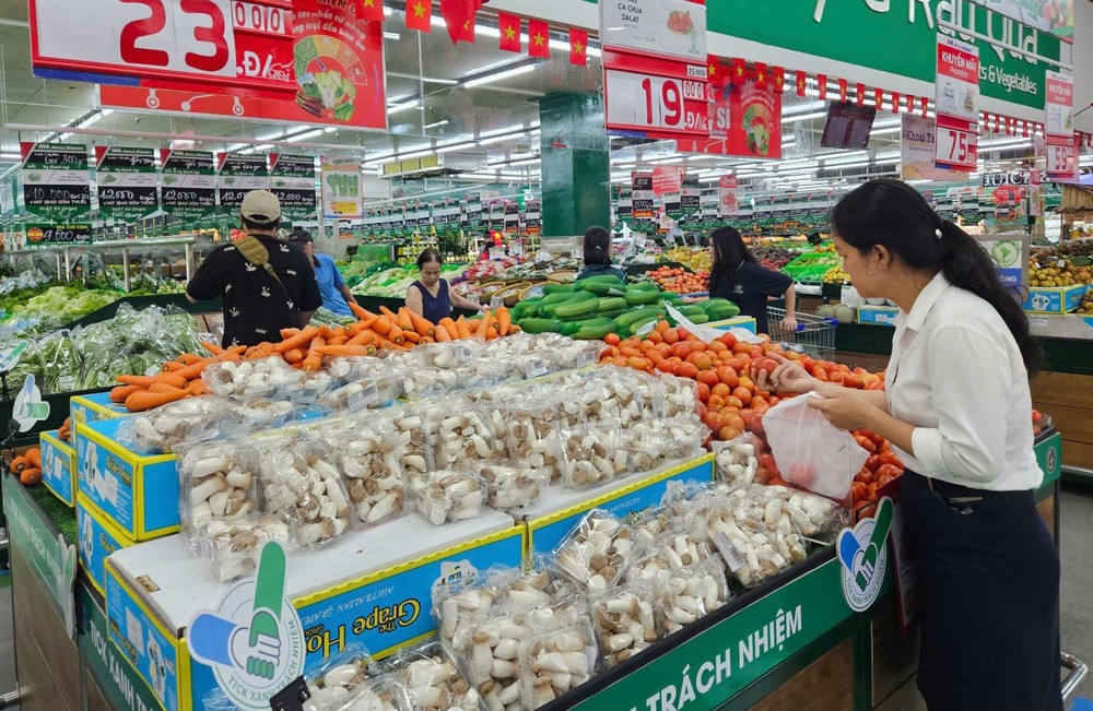 参加“责任绿色勾号”计划的许多产品在超市系统上架。