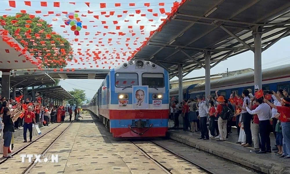 欢庆“四‧三〇”大典迎接统一列车 1