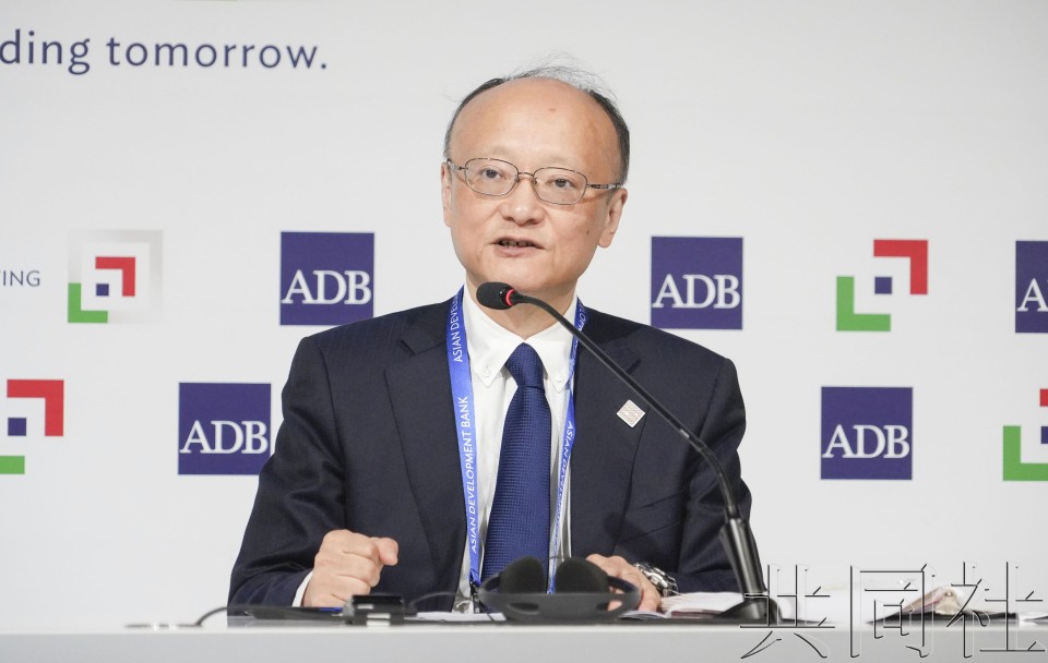 5月4日，亚洲开发银行（ADB）行长神田真人在意大利米兰召开记者会。（图：共同社）