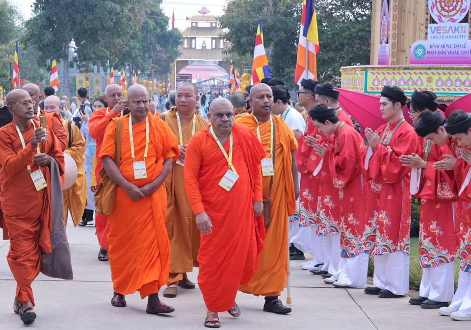 国际代表出席2025年联合国卫塞节开幕式。（图：越通社）