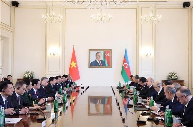 苏林总书记与阿利耶夫总统举行会谈场景。(图:越通社) 苏林总书记与阿利耶夫总统举行会谈场景。(图:越通社)